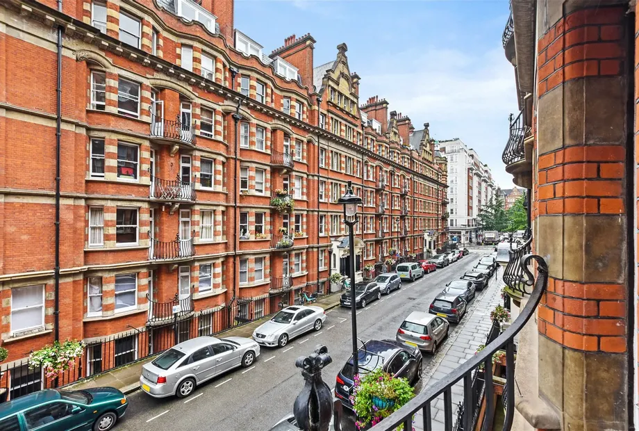 Clarence Gate Gardens, Glentworth Street, London, NW1 - Sandfords