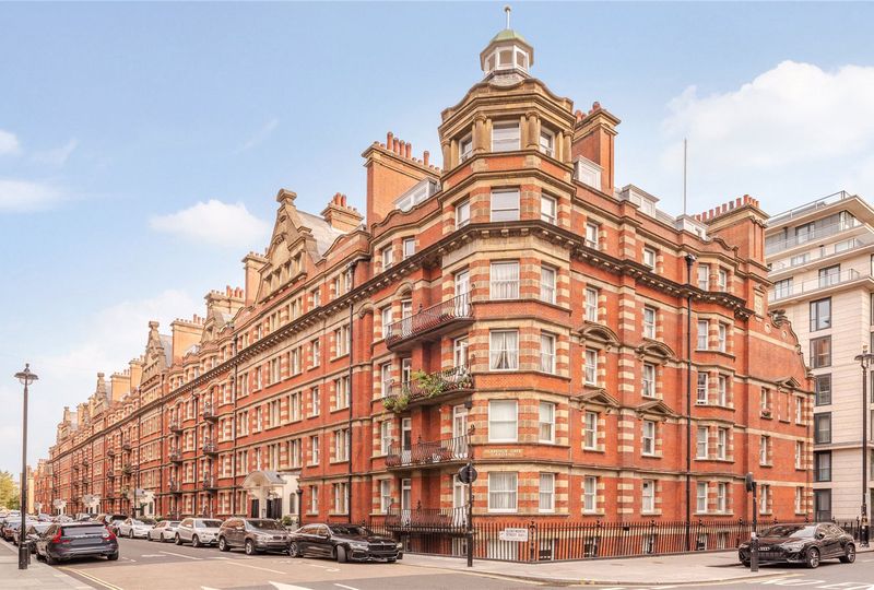 Clarence Gate Gardens, Glentworth Street, London, NW1 - Sandfords