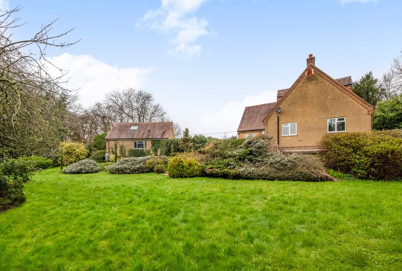 Crowell Hill, Chinnor, Oxfordshire, OX39 - Sandfords